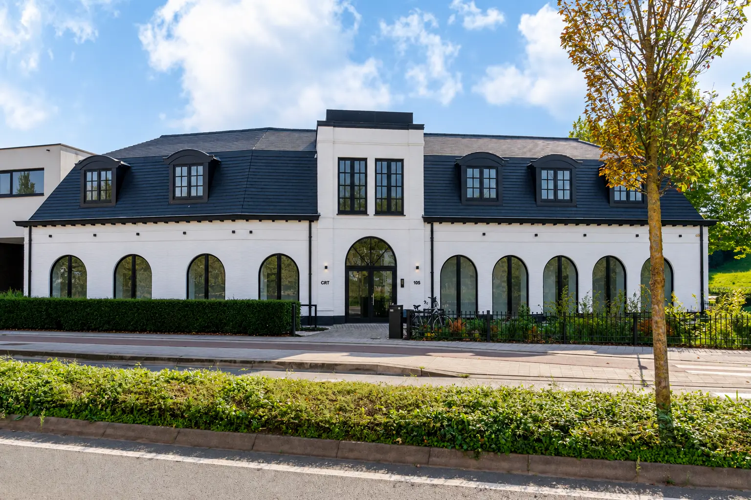 Het praktijkgebouw van CRT Brugge aan de Oostendse Steenweg 105 in Brugge